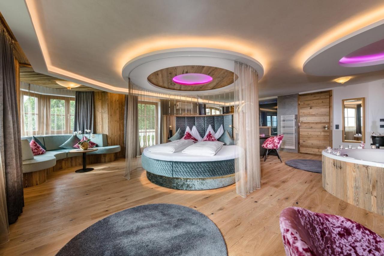 Hotel Winzer Wellness & Kuscheln Sankt Georgen im Attergau Luaran gambar