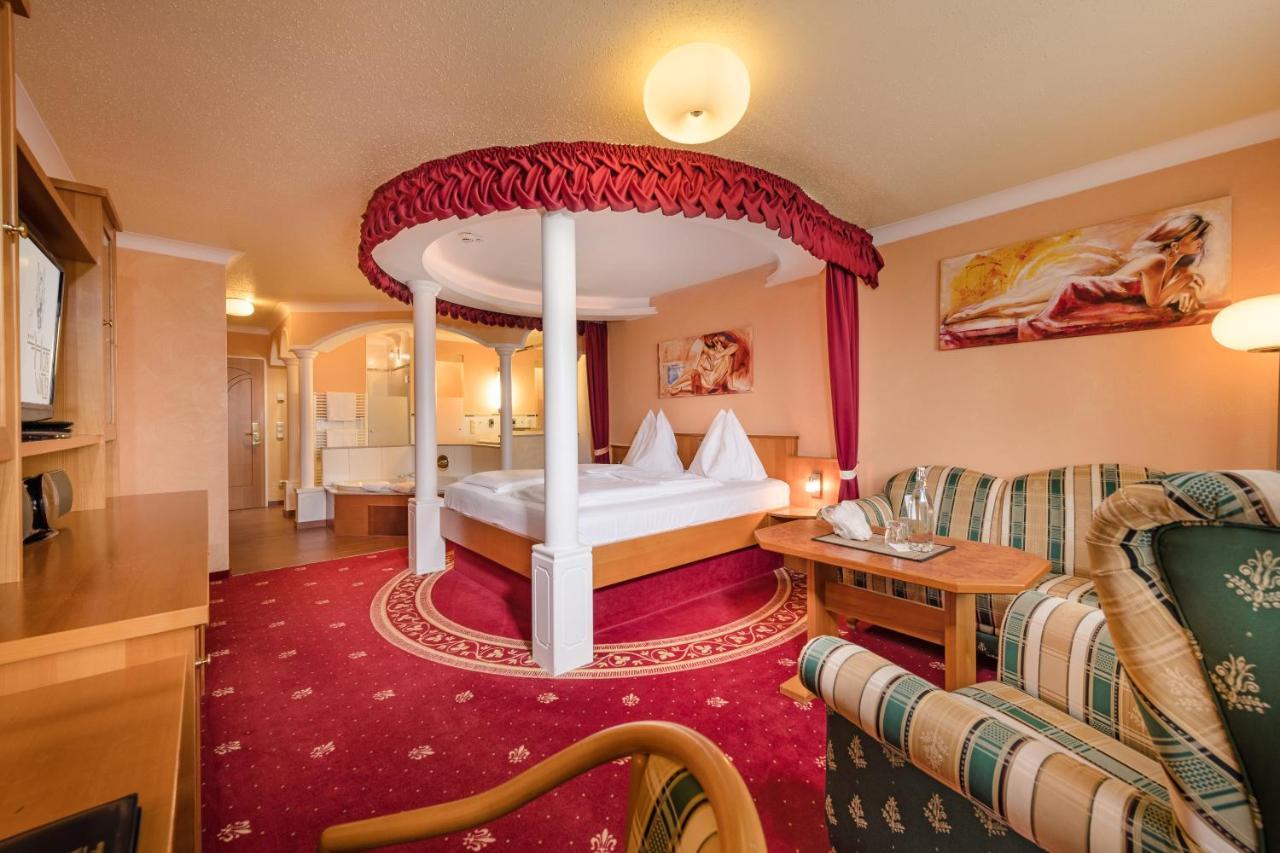 Hotel Winzer Wellness & Kuscheln Sankt Georgen im Attergau Luaran gambar