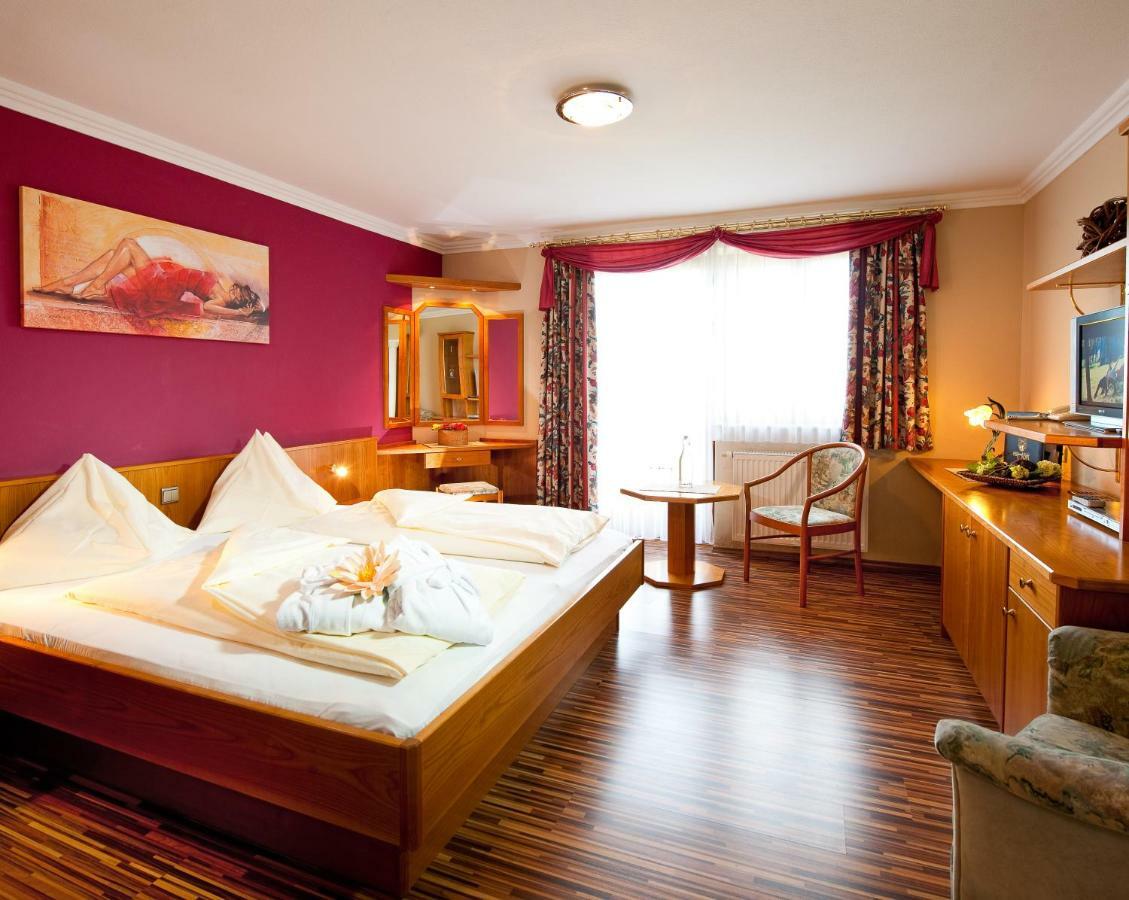 Hotel Winzer Wellness & Kuscheln Sankt Georgen im Attergau Luaran gambar