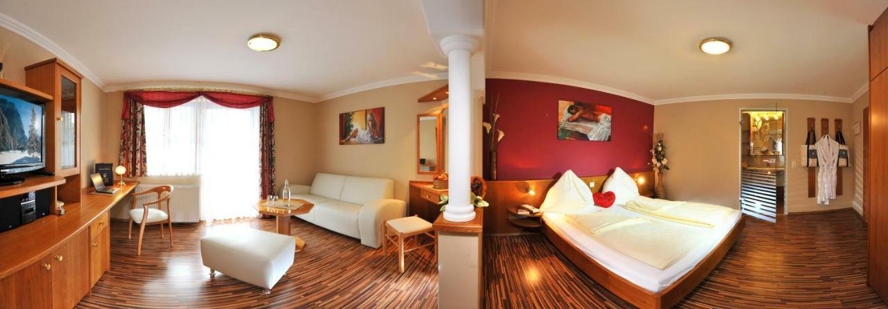 Hotel Winzer Wellness & Kuscheln Sankt Georgen im Attergau Luaran gambar