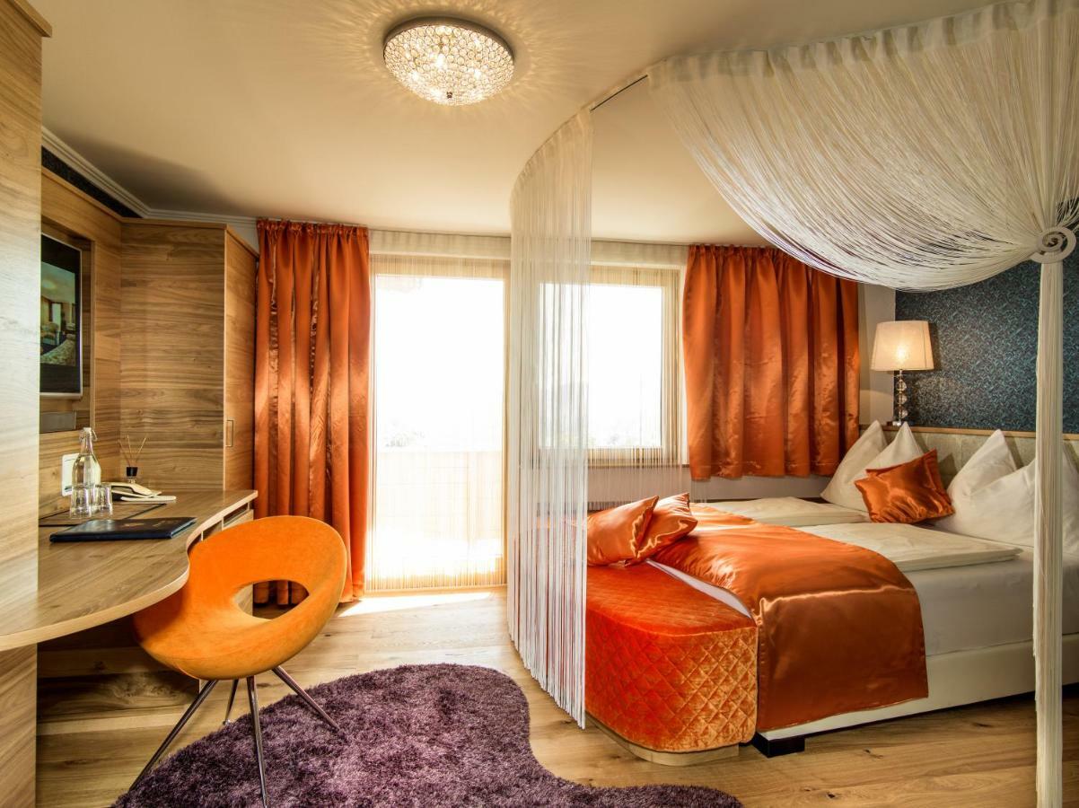 Hotel Winzer Wellness & Kuscheln Sankt Georgen im Attergau Luaran gambar