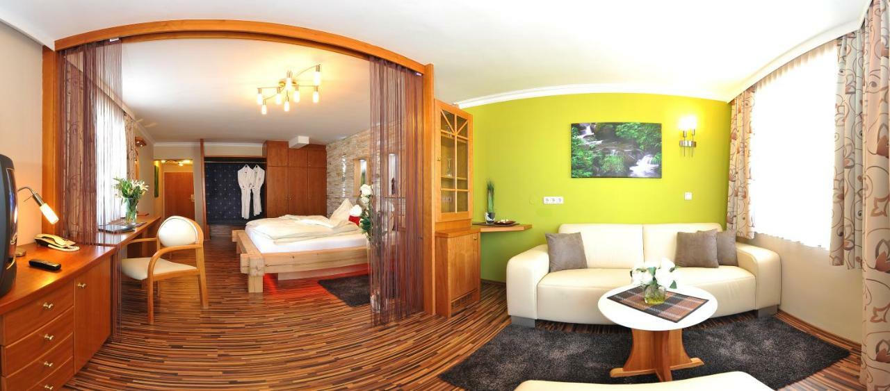 Hotel Winzer Wellness & Kuscheln Sankt Georgen im Attergau Luaran gambar