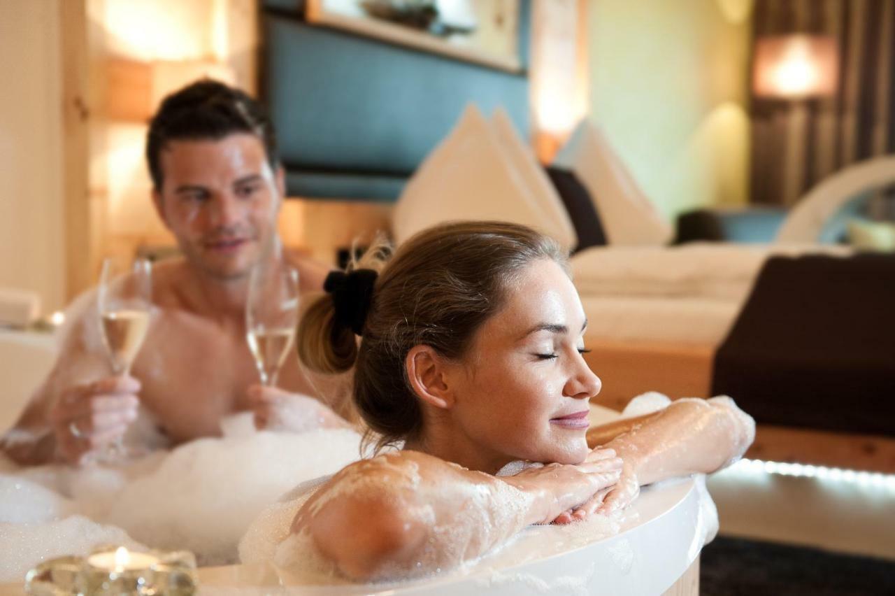 Hotel Winzer Wellness & Kuscheln Sankt Georgen im Attergau Luaran gambar