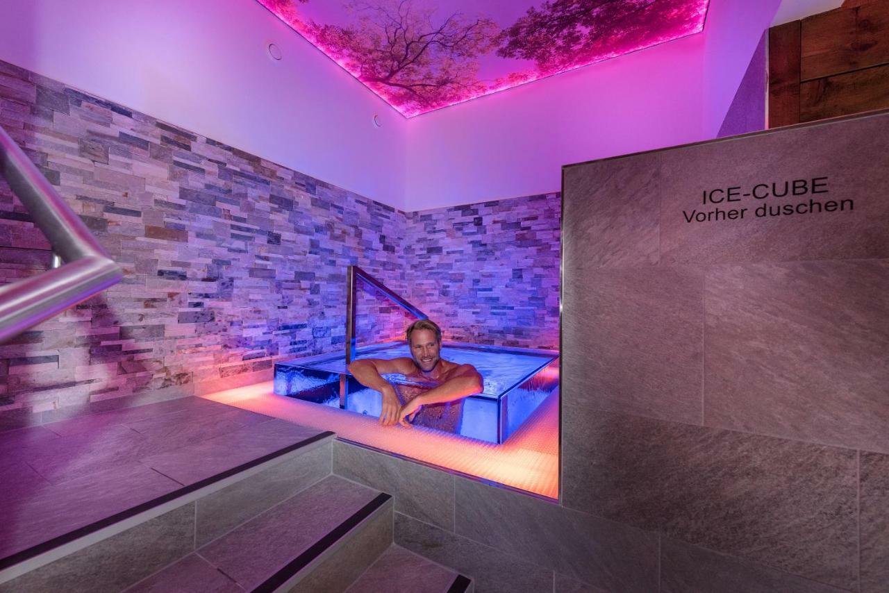 Hotel Winzer Wellness & Kuscheln Sankt Georgen im Attergau Luaran gambar